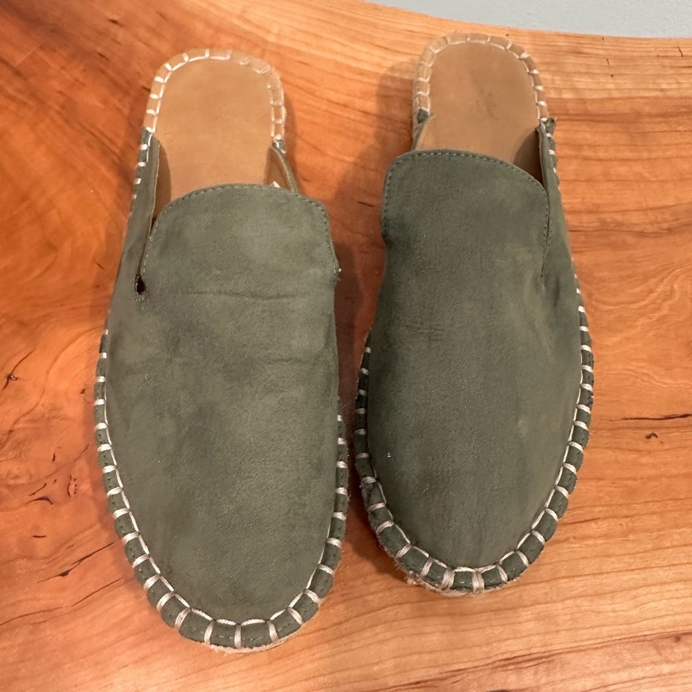 Slip on flats faux-suede upper